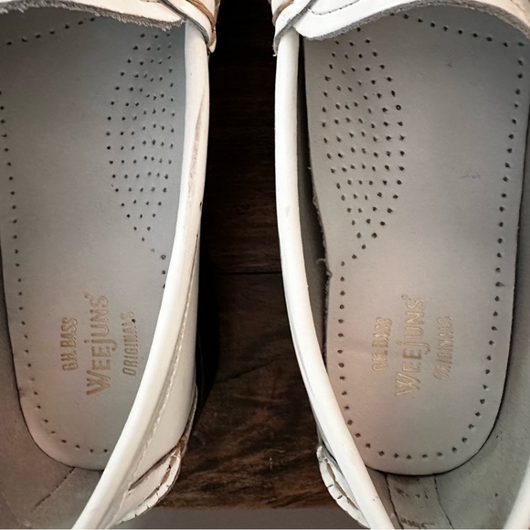 GH Bass Weejuns sz 8 White Liliana lug sole loafer with silver horsebit detail. - Picture 7 of 9